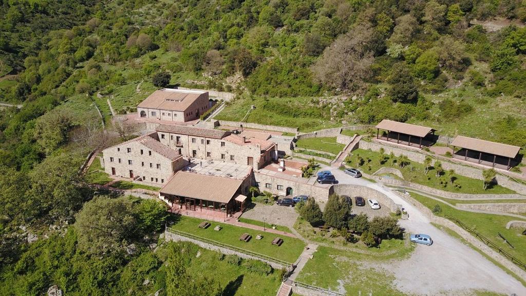 Masseria Rocca Di Gonato Castelbuono  Ngoại thất bức ảnh