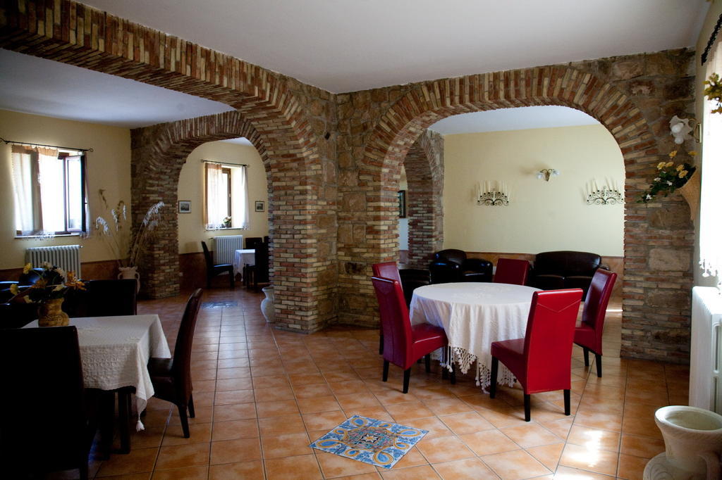 Masseria Rocca Di Gonato Castelbuono  Ngoại thất bức ảnh