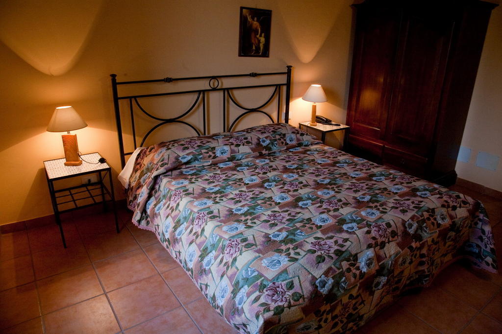 Masseria Rocca Di Gonato Castelbuono  Ngoại thất bức ảnh